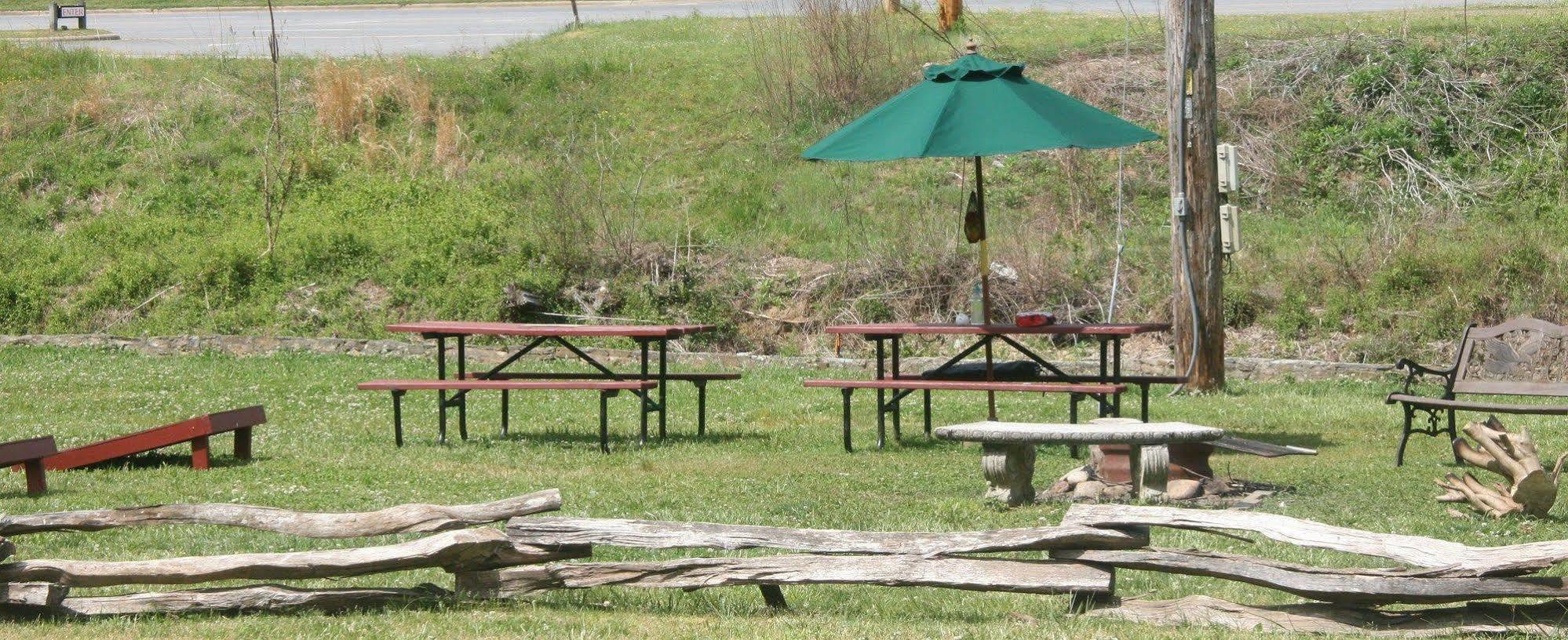 Qualla Cabins And Motel Cherokee Near Casino Whittier Ngoại thất bức ảnh